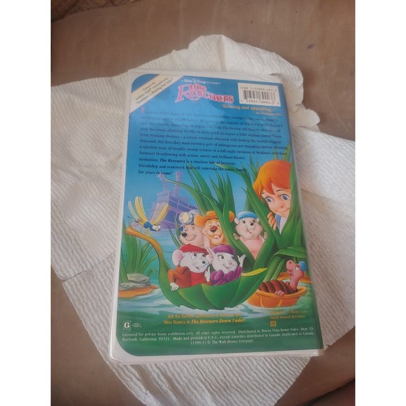 The Rescuers (VHS, 1992) Walt Disney Black Diamond Classics Clamshell case - Picture 2 of 3